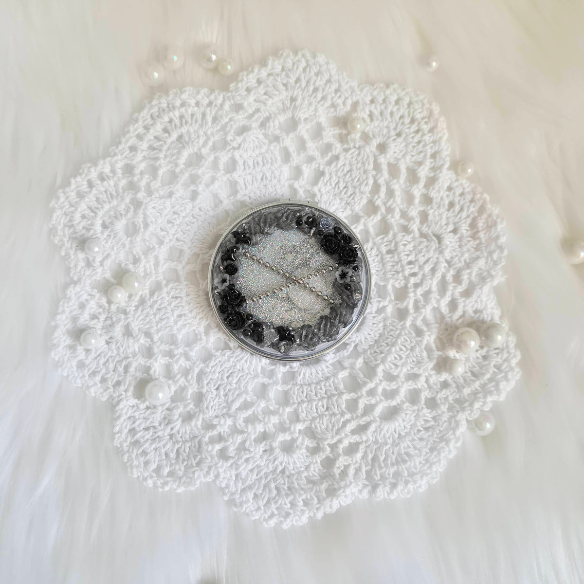 "CRY FOR ME" • Decoden Compact Mirror