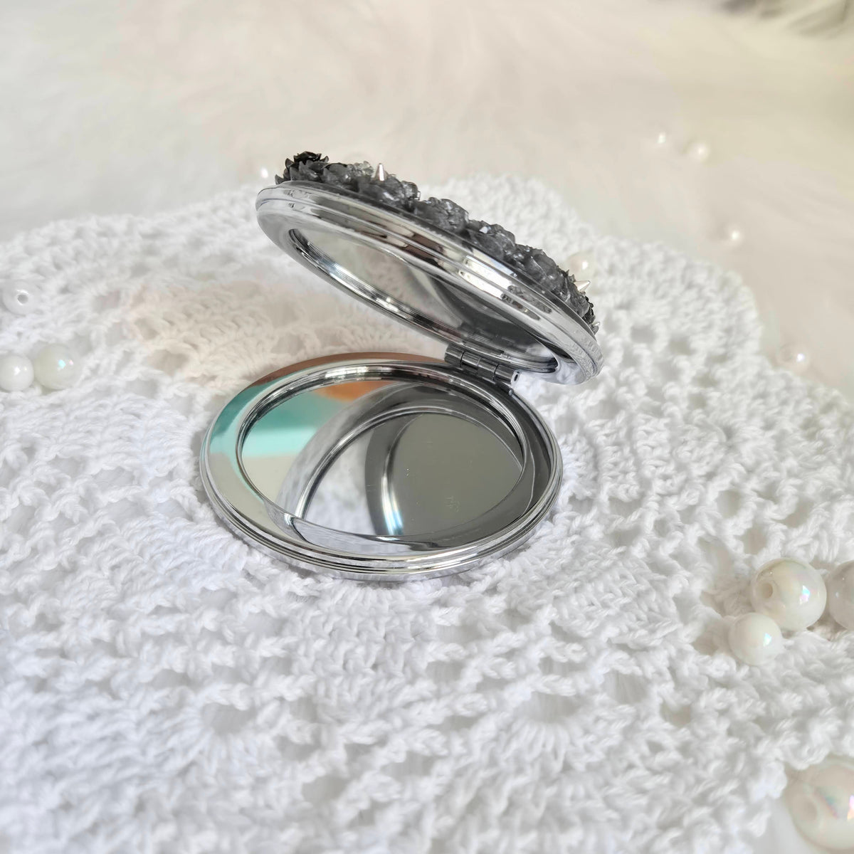 "CRY FOR ME" • Decoden Compact Mirror